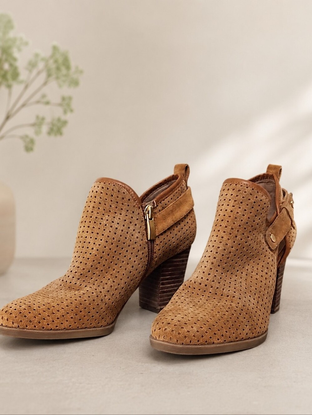 Franco Sarto Women’s Tan Suede Perforated Block Heel Booties Size 5 - Picture 3 of 6